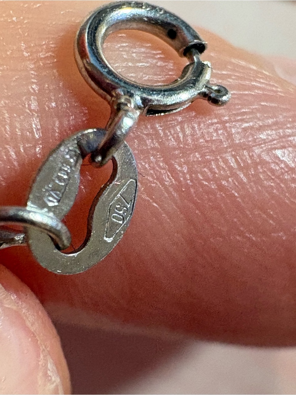 18k white gold teddy bear charm on chain. - Picture 3 of 8